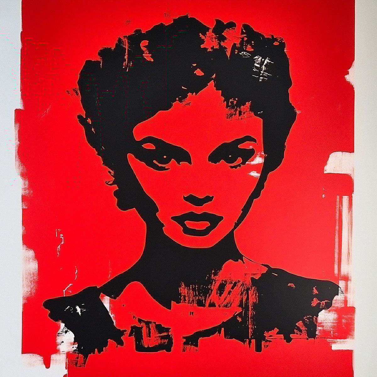 Artwork created with the woman Portrait Stencil – Neo-Stencil Style, this piece explores the fusion between mural art and graphic design. A minimalist and expressive female face, where every contrast reveals a raw and captivating emotion.